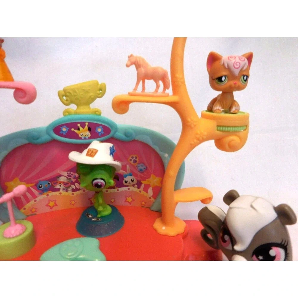 Littlest Pet Shop, Tricks and Talents Show Set PLUS ‎ Extra Pets